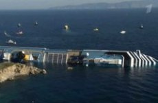 С затонувшего лайнера Costa Concordia нужно срочно начать откачивать топливо